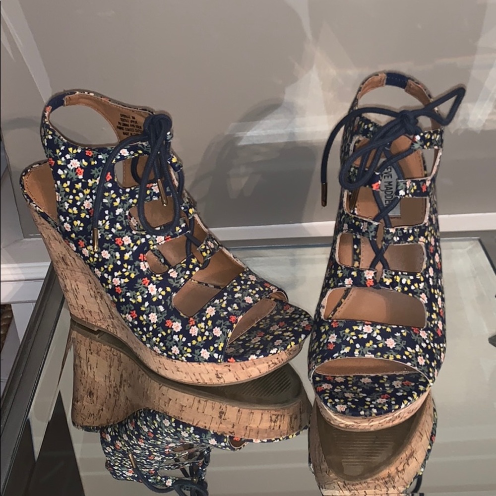 Women’s size 8 Steve Madden wedge sandals